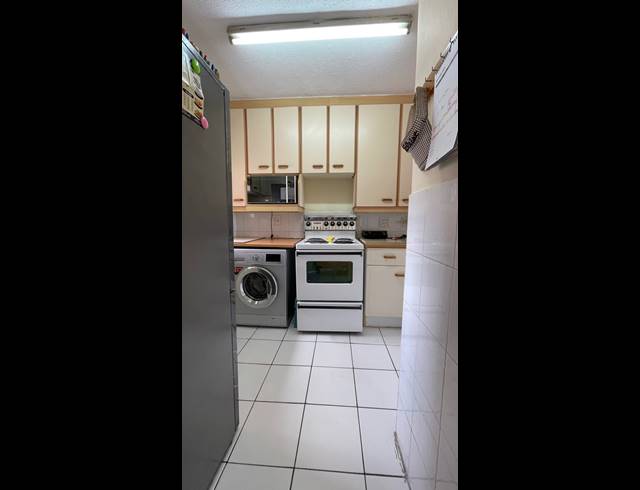 1 BEDROOM APARTMENT FOR SALE IN ESSENWOOD